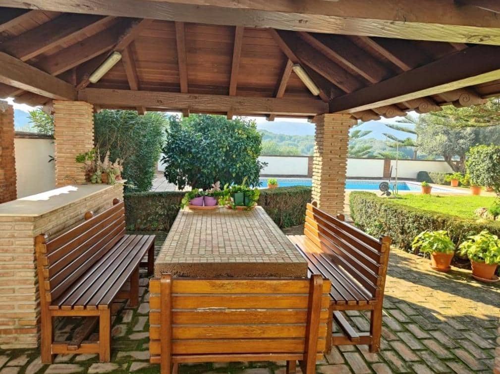 4 Zimmer Villa zu verkaufen in Los Barrios mit Garage - 745.000 € (Ref: 9530518)