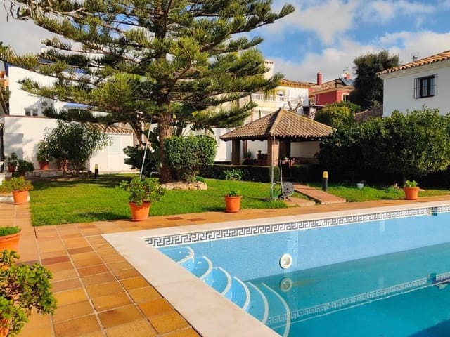 4 Zimmer Villa zu verkaufen in Los Barrios mit Garage - 745.000 € (Ref: 9530518)