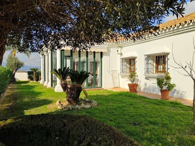 4 Zimmer Villa zu verkaufen in Los Barrios mit Garage - 745.000 € (Ref: 9530518)