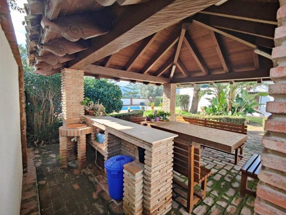 4 Zimmer Villa zu verkaufen in Los Barrios mit Garage - 745.000 € (Ref: 9530518)