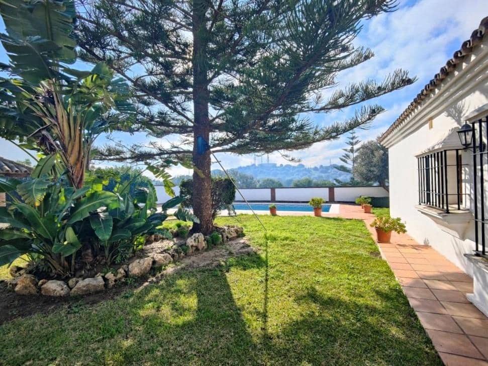 4 Zimmer Villa zu verkaufen in Los Barrios mit Garage - 745.000 € (Ref: 9530518)