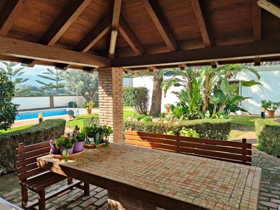 4 Zimmer Villa zu verkaufen in Los Barrios mit Garage - 745.000 € (Ref: 9530518)