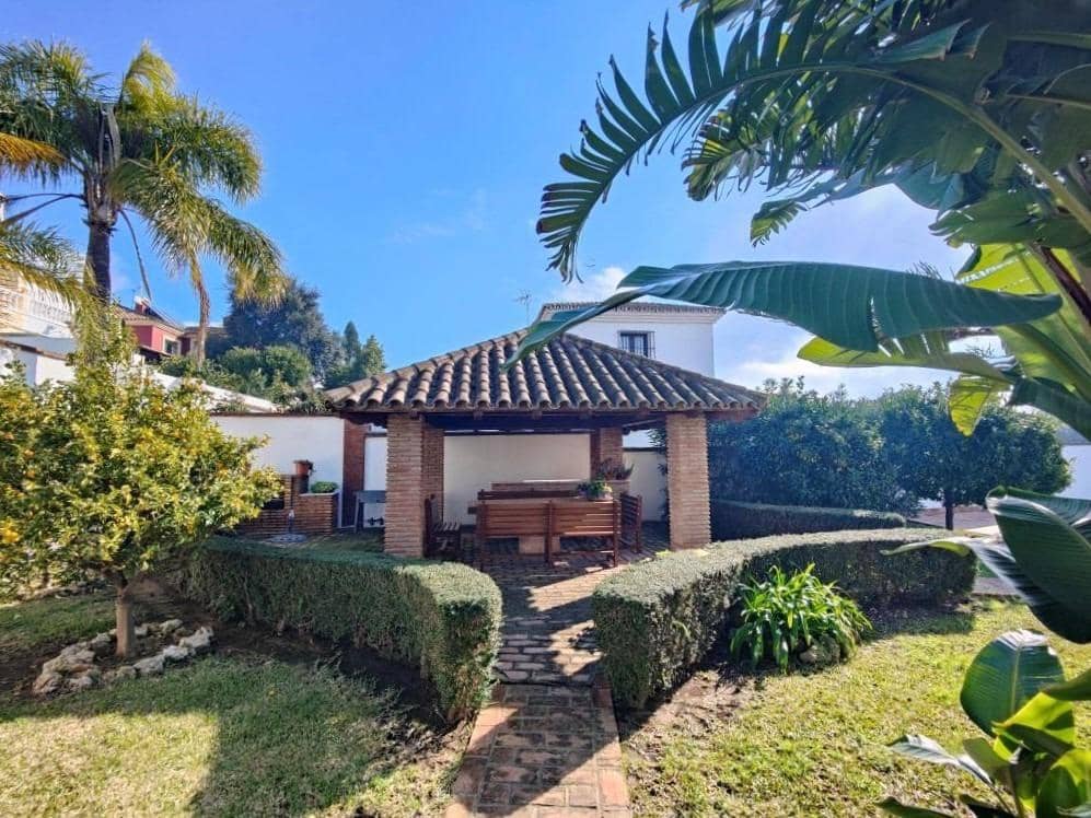 4 Zimmer Villa zu verkaufen in Los Barrios mit Garage - 745.000 € (Ref: 9530518)