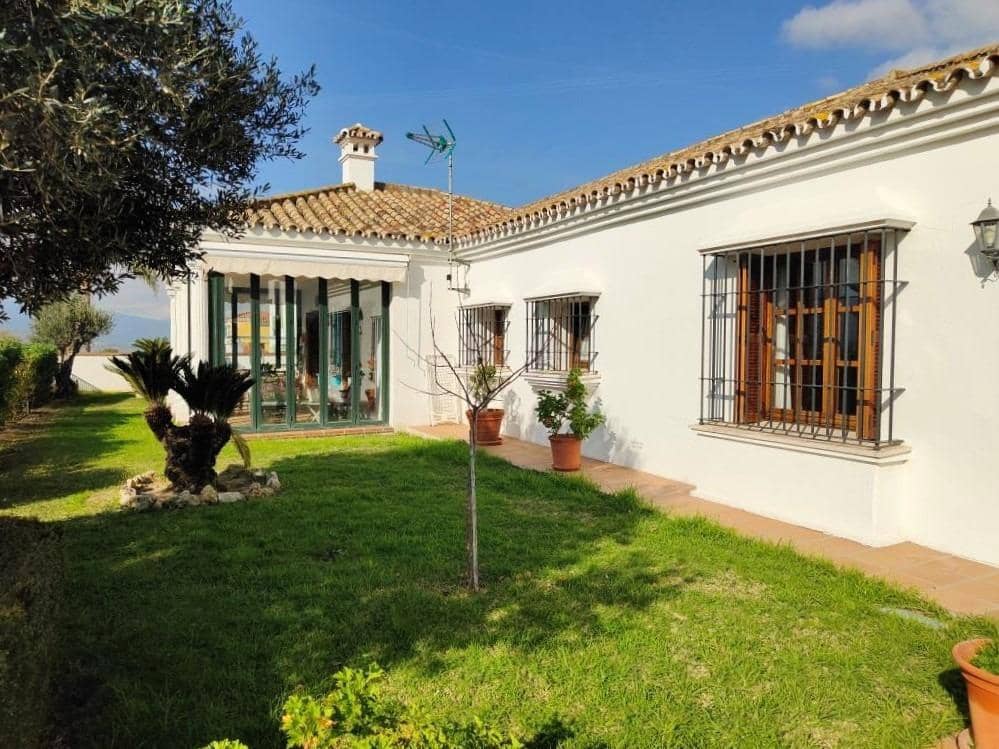 4 Zimmer Villa zu verkaufen in Los Barrios mit Garage - 745.000 € (Ref: 9530518)