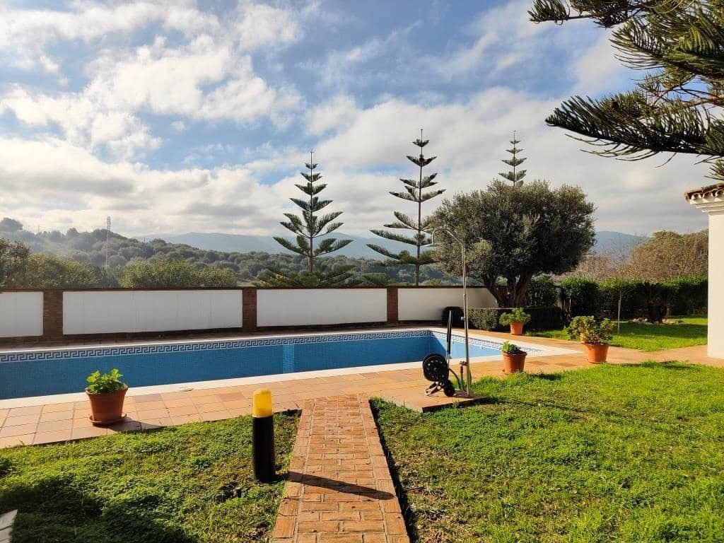 4 Zimmer Villa zu verkaufen in Los Barrios mit Garage - 745.000 € (Ref: 9530518)