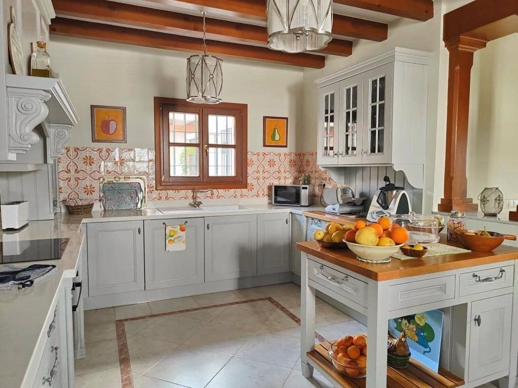 4 Zimmer Villa zu verkaufen in Los Barrios mit Garage - 745.000 € (Ref: 9530518)