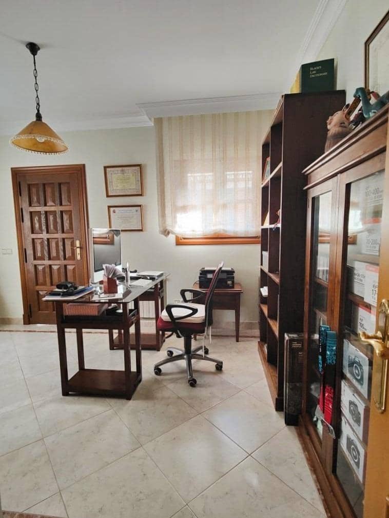 4 Zimmer Villa zu verkaufen in Los Barrios mit Garage - 745.000 € (Ref: 9530518)