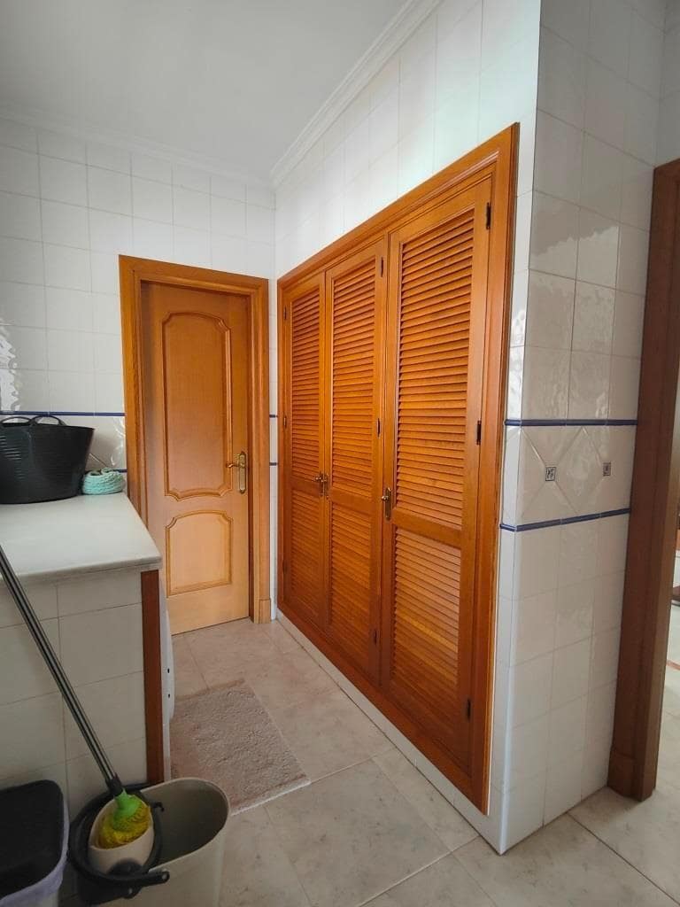 4 Zimmer Villa zu verkaufen in Los Barrios mit Garage - 745.000 € (Ref: 9530518)