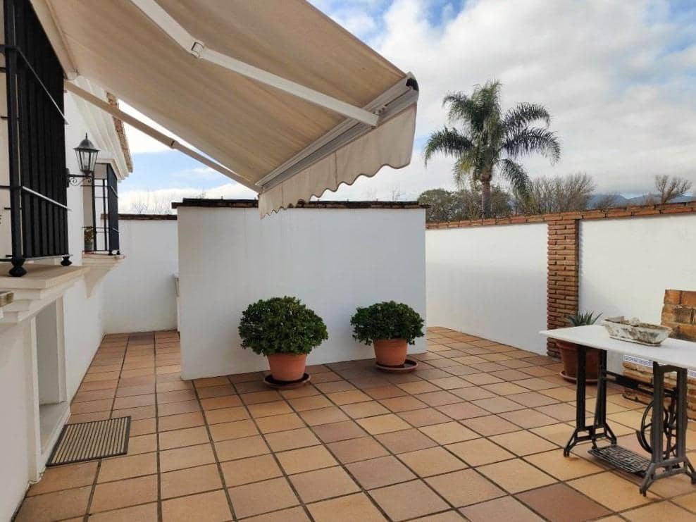 4 Zimmer Villa zu verkaufen in Los Barrios mit Garage - 745.000 € (Ref: 9530518)