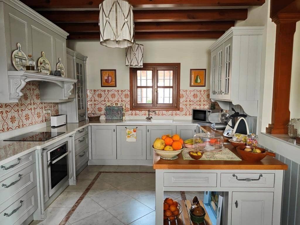 4 Zimmer Villa zu verkaufen in Los Barrios mit Garage - 745.000 € (Ref: 9530518)