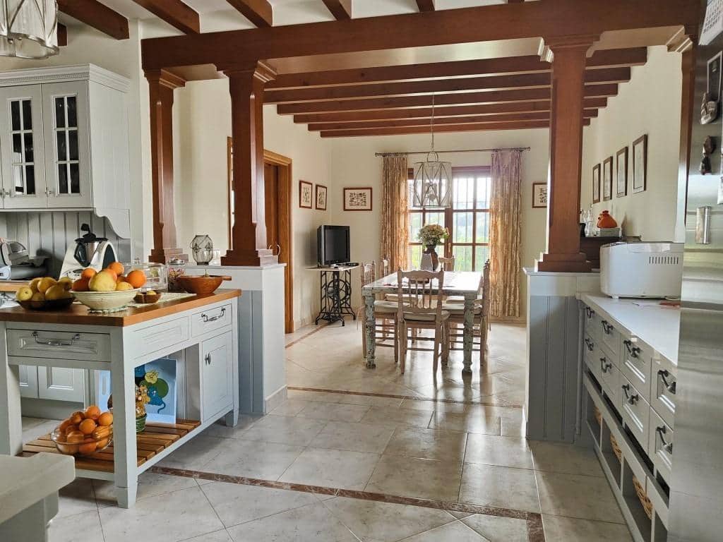 4 Zimmer Villa zu verkaufen in Los Barrios mit Garage - 745.000 € (Ref: 9530518)