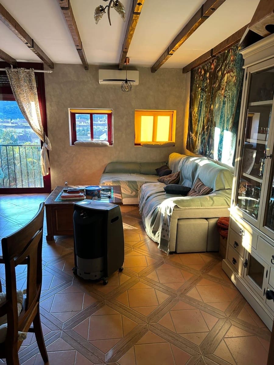 4 sovrum Radhus till salu i La Linea de la Concepcion med pool - 365 000 € (Ref: 9543600)