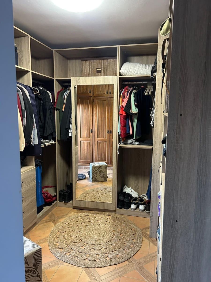 4 sovrum Radhus till salu i La Linea de la Concepcion med pool - 365 000 € (Ref: 9543600)