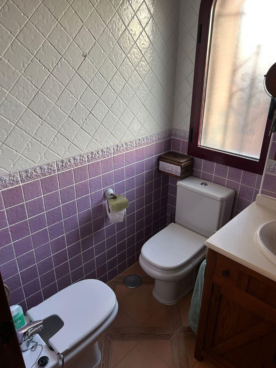 4 sovrum Radhus till salu i La Linea de la Concepcion med pool - 365 000 € (Ref: 9543600)