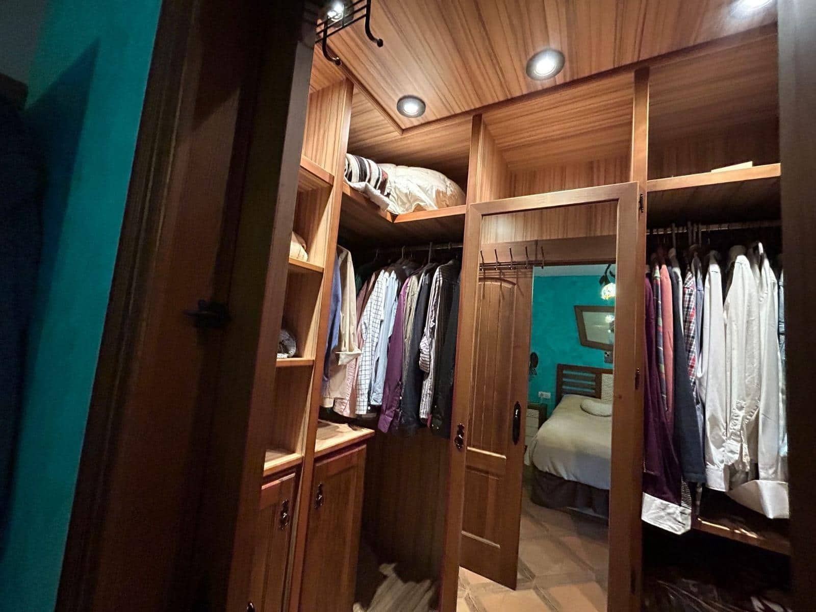 4 sovrum Radhus till salu i La Linea de la Concepcion med pool - 365 000 € (Ref: 9543600)