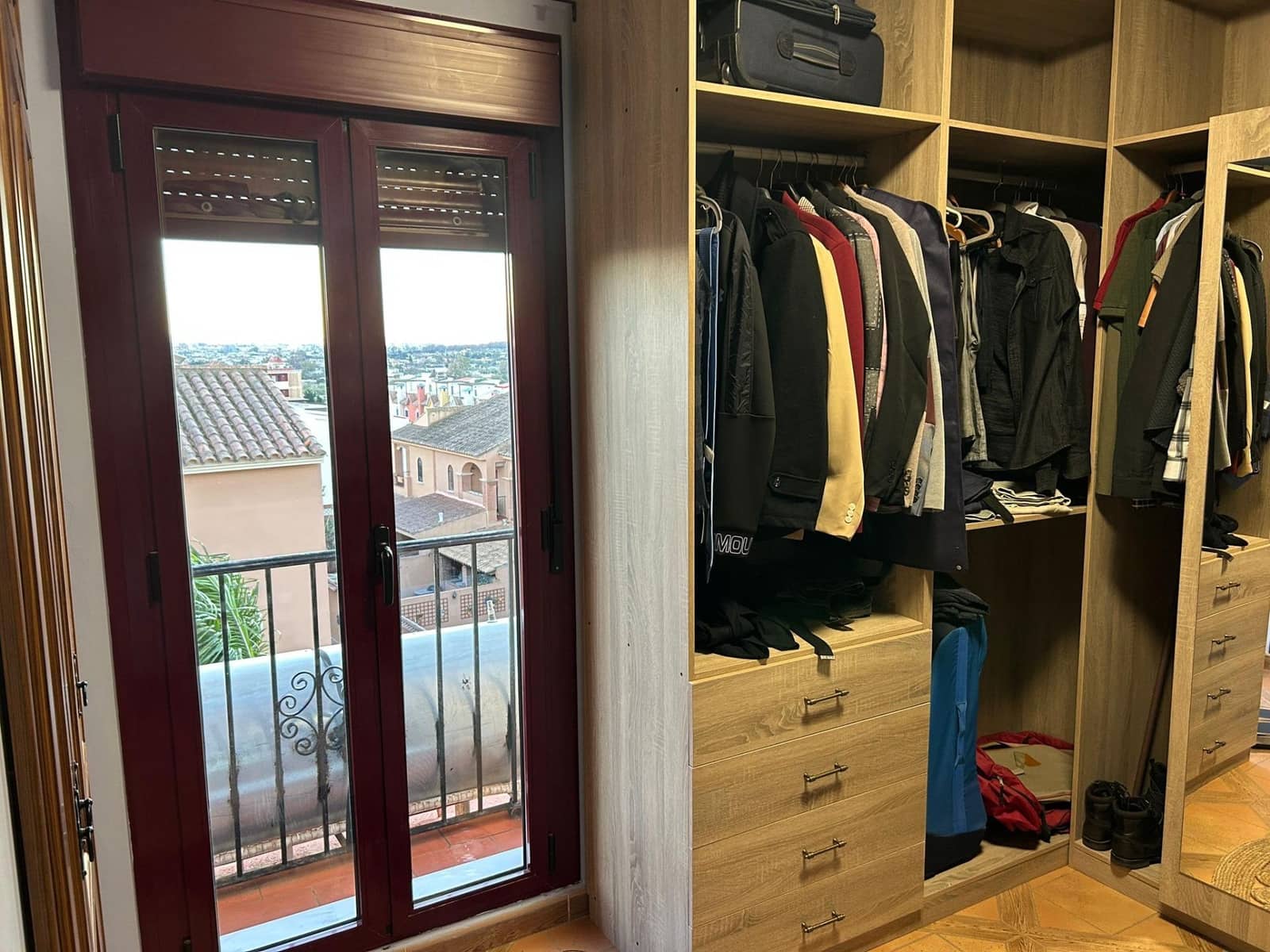 4 sovrum Radhus till salu i La Linea de la Concepcion med pool - 365 000 € (Ref: 9543600)