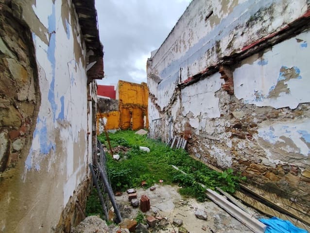 Building Plot for sale in La Línea de la Concepción - € 265,000 (Ref: 9561785)