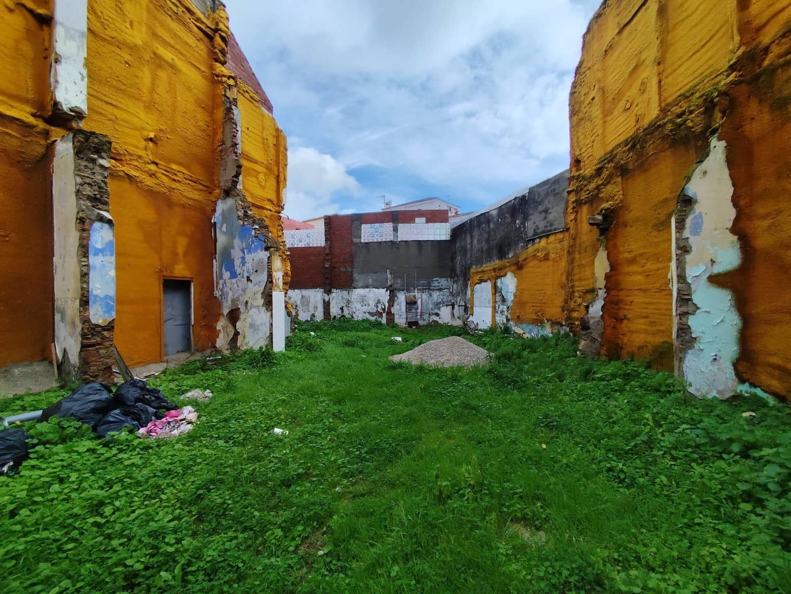 Building Plot for sale in La Linea de la Concepcion - € 265,000 (Ref: 9561785)