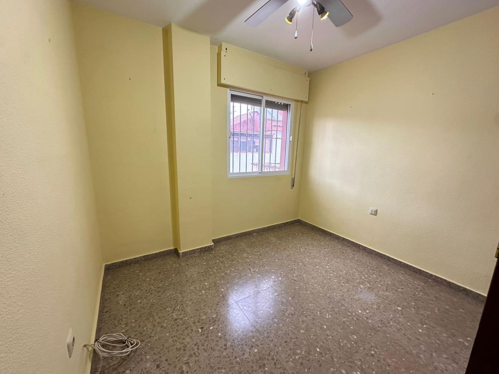 4 soveværelse Rækkehus til salg i La Linea de la Concepcion - € 280.000 (Ref: 9568637)