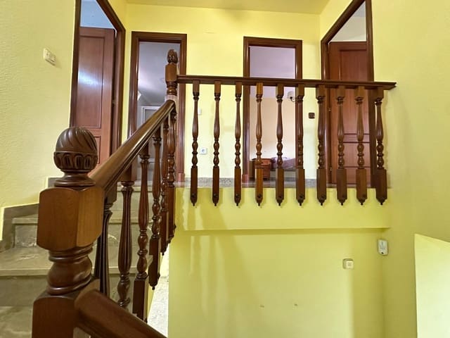 4 soveværelse Rækkehus til salg i La Línea de la Concepción - € 280.000 (Ref: 9568637)