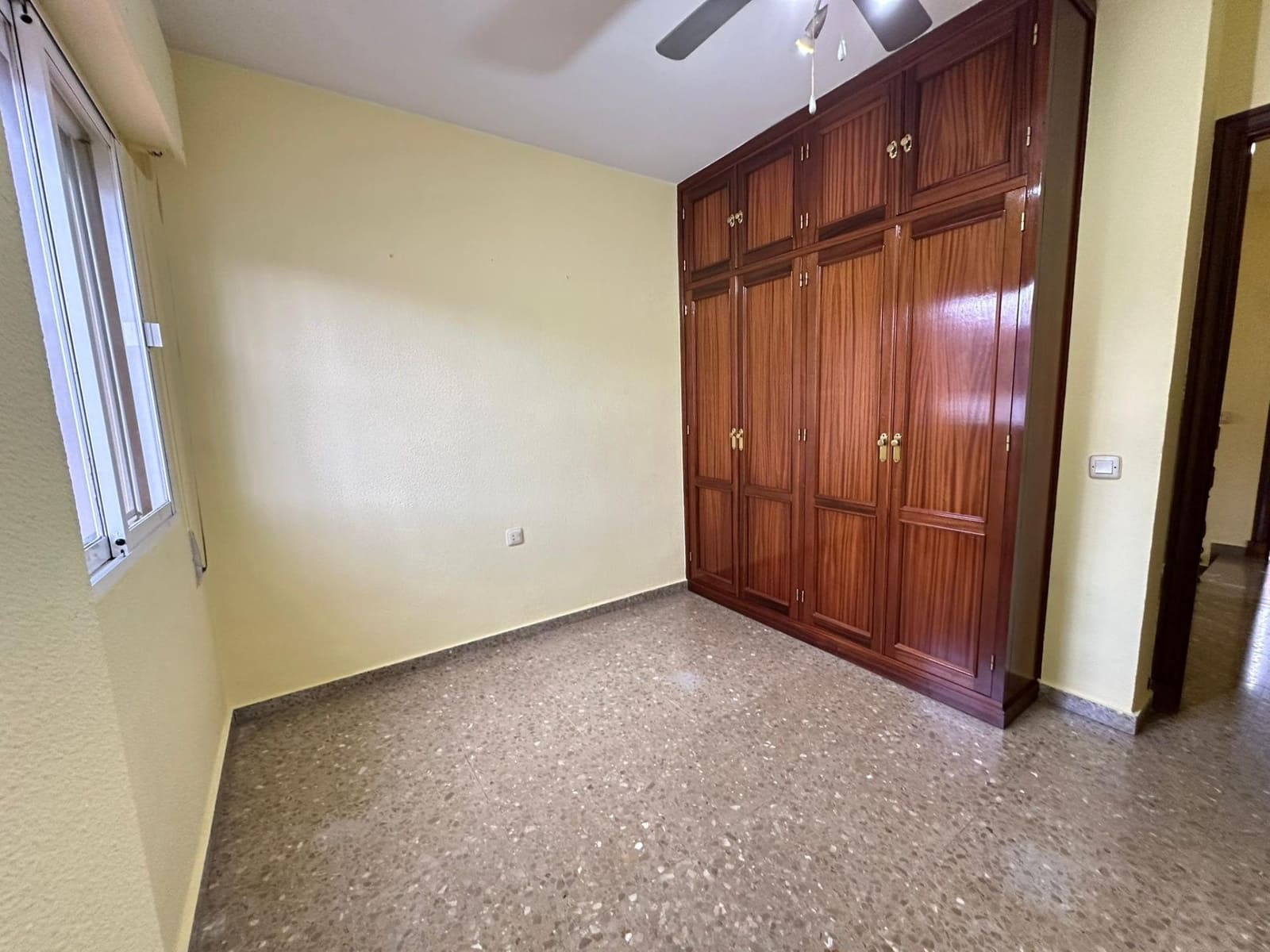 4 soveværelse Rækkehus til salg i La Linea de la Concepcion - € 280.000 (Ref: 9568637)