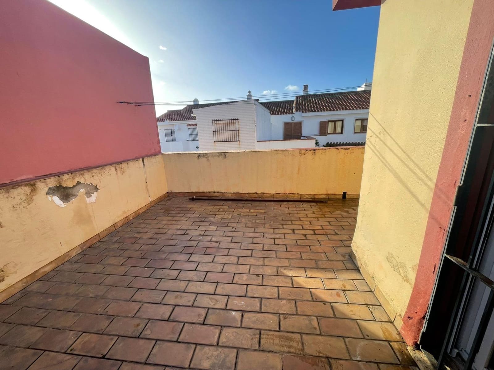 4 soveværelse Rækkehus til salg i La Linea de la Concepcion - € 280.000 (Ref: 9568637)