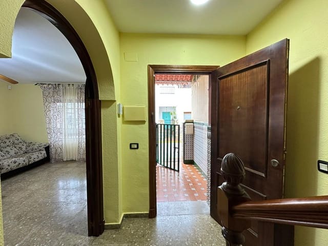 4 soveværelse Rækkehus til salg i La Línea de la Concepción - € 280.000 (Ref: 9568637)