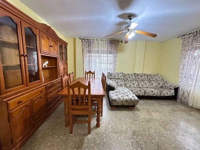 4 soveværelse Rækkehus til salg i La Línea de la Concepción - € 280.000 (Ref: 9568637)