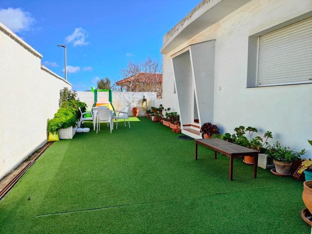 3 bedroom Villa for sale in Algeciras - € 330,000 (Ref: 9582940)