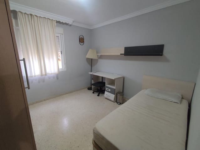 4 bedroom Flat for sale in Algeciras - € 185,000 (Ref: 9599529)