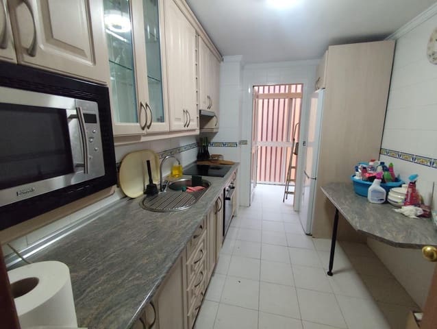 4 bedroom Flat for sale in Algeciras - € 185,000 (Ref: 9599529)