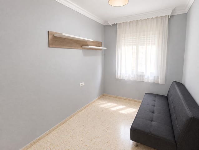 Piso de 4 habitaciones en Algeciras en venta con garaje - 178.000 € (Ref: 9599529)