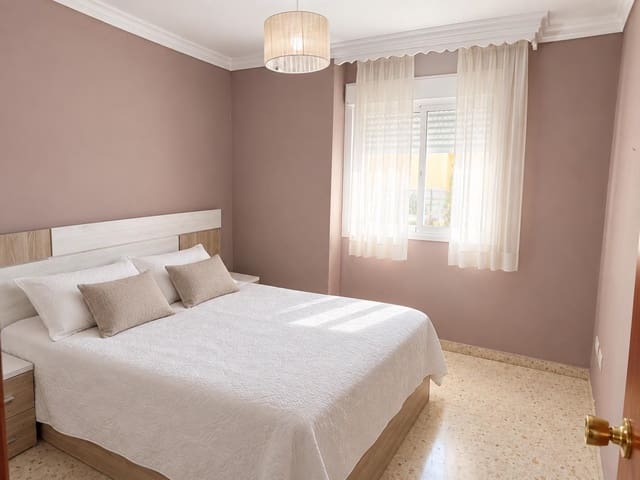 Piso de 4 habitaciones en Algeciras en venta con garaje - 178.000 € (Ref: 9599529)