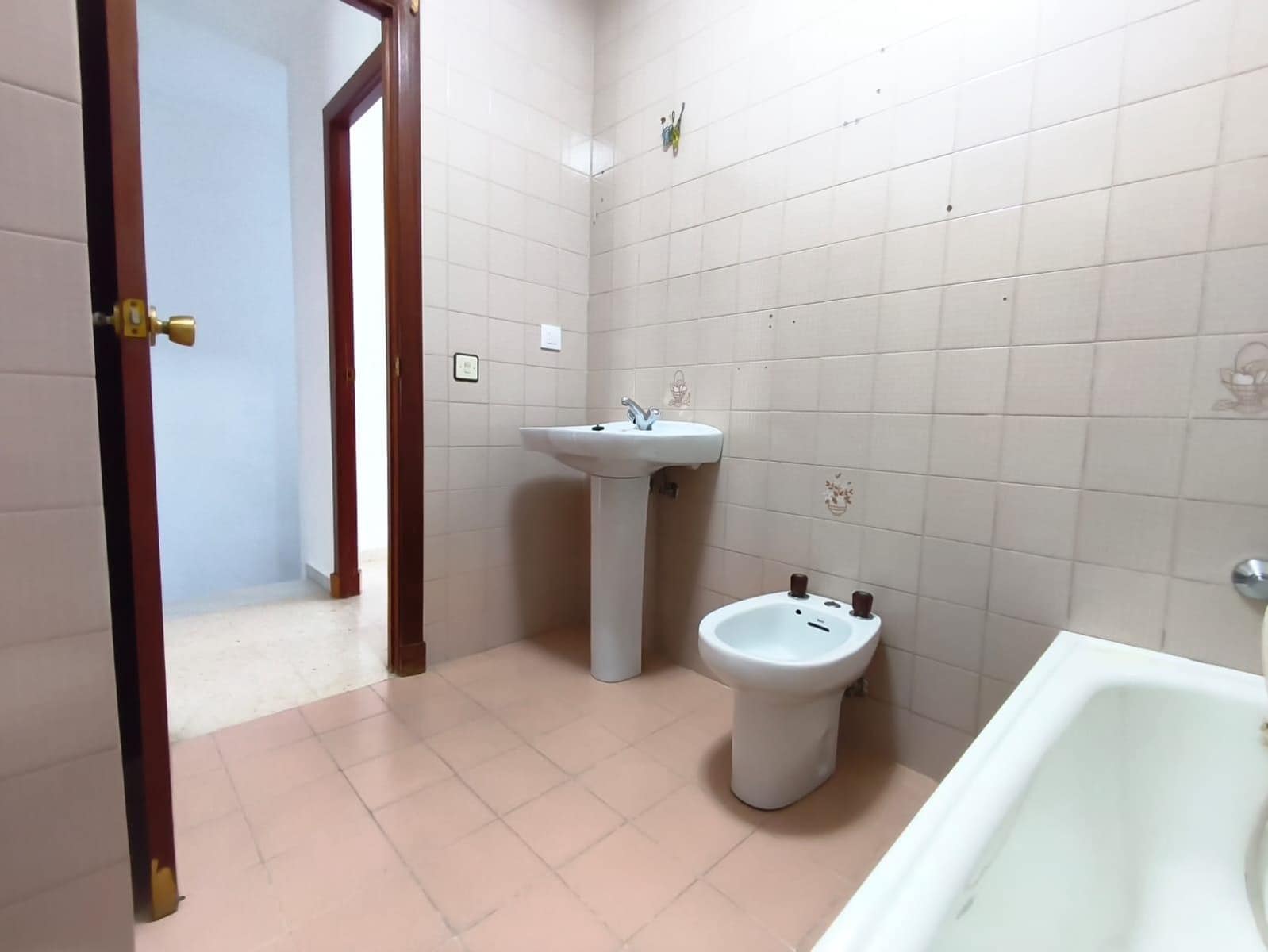 Adosado de 4 habitaciones en Los Barrios en venta - 162.500 € (Ref: 9608058)