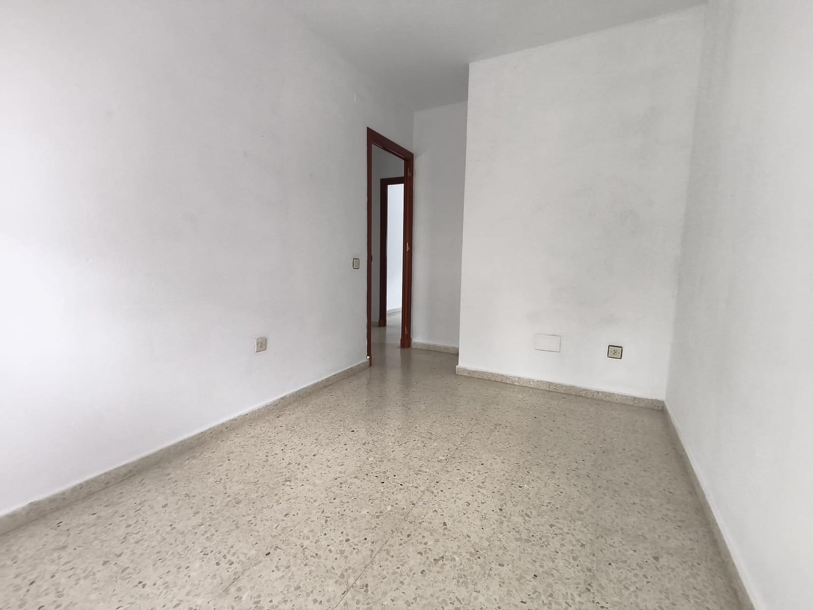 Adosado de 4 habitaciones en Los Barrios en venta - 162.500 € (Ref: 9608058)