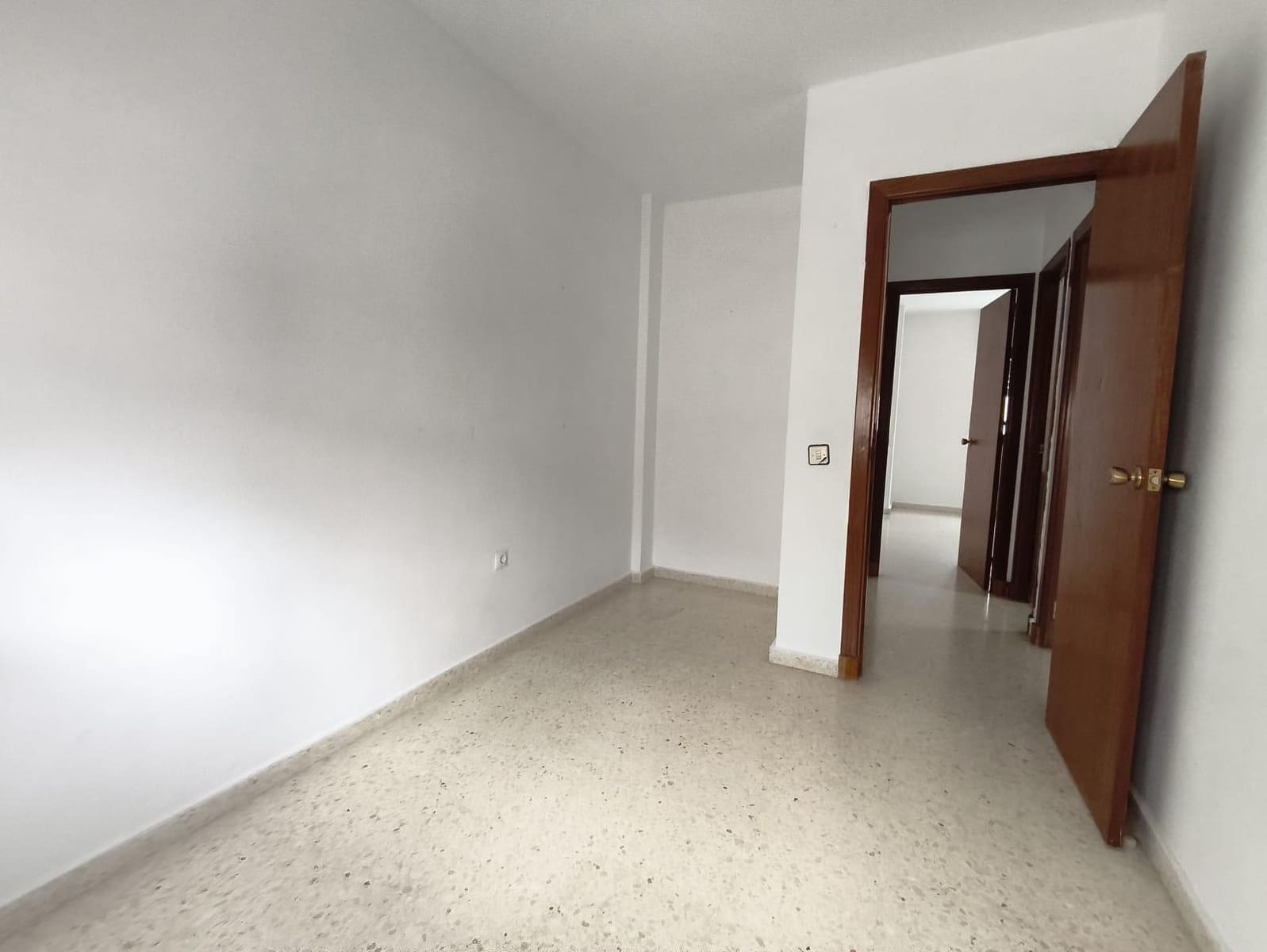 Adosado de 4 habitaciones en Los Barrios en venta - 162.500 € (Ref: 9608058)