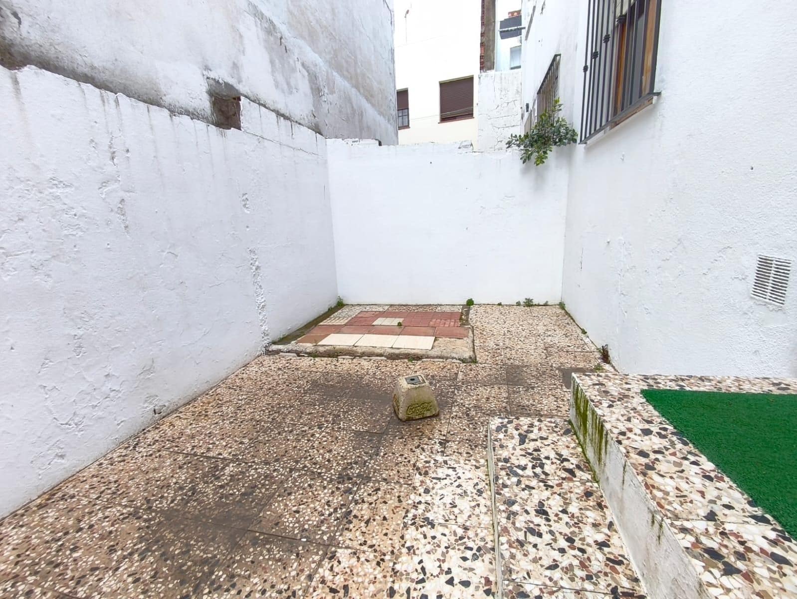 Adosado de 4 habitaciones en Los Barrios en venta - 162.500 € (Ref: 9608058)