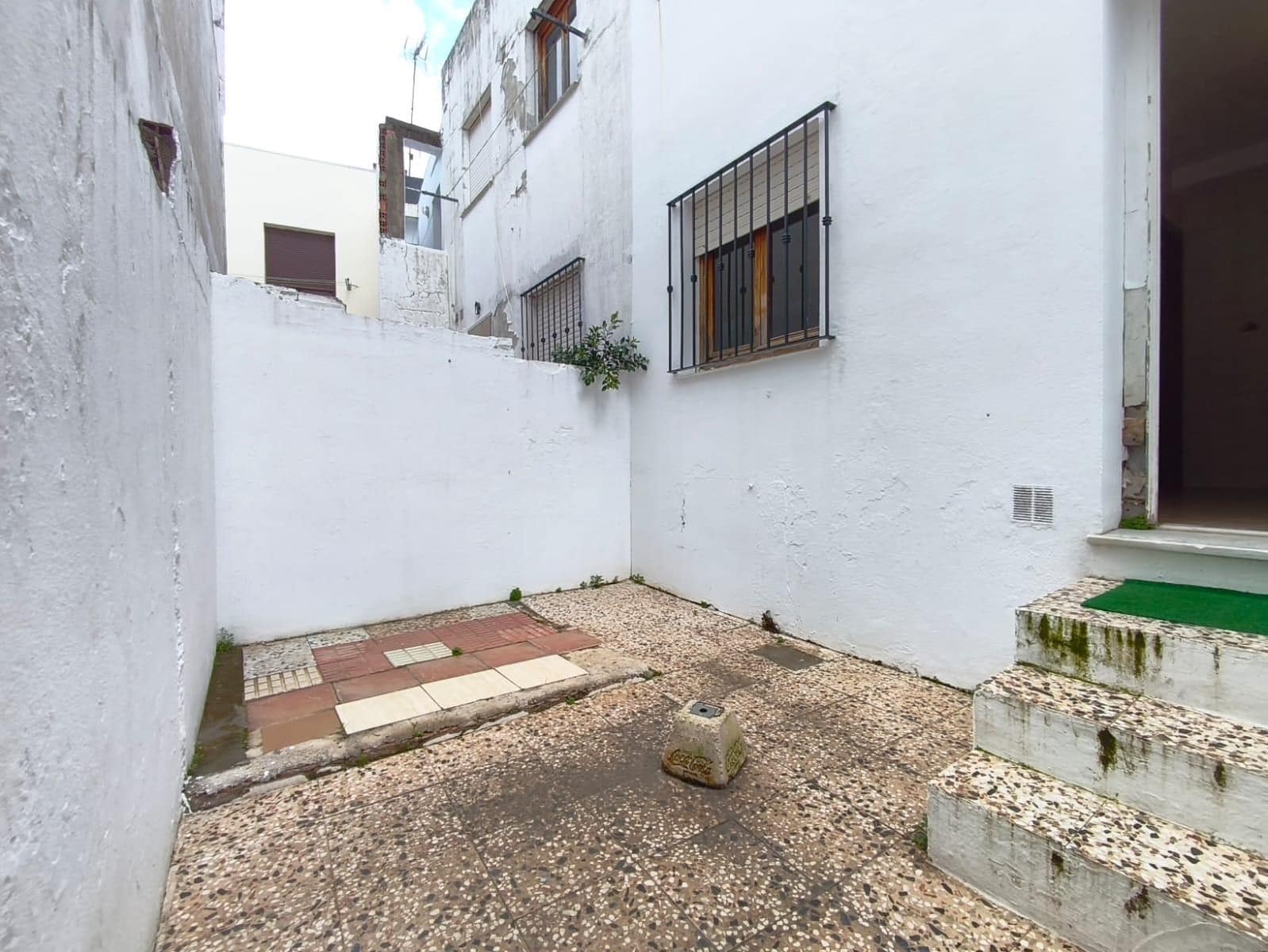 Adosado de 4 habitaciones en Los Barrios en venta - 162.500 € (Ref: 9608058)