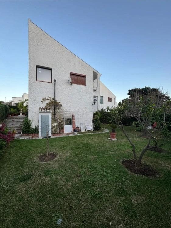 3 bedroom Villa for sale in San Luis de Sabinillas with pool - € 365,000 (Ref: 9608059)