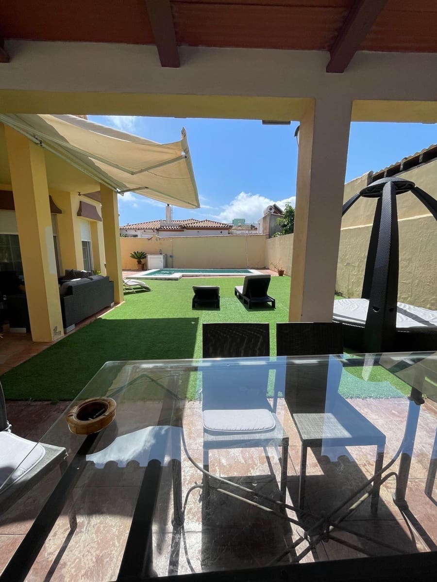 4 soveværelse Villa til salg i Algeciras med swimmingpool garage - € 520.000 (Ref: 9625555)