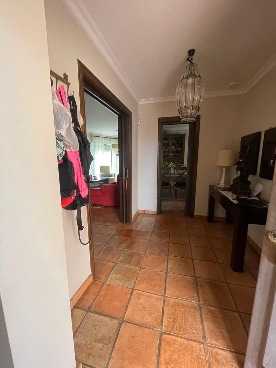 4 soveværelse Villa til salg i Algeciras med swimmingpool garage - € 520.000 (Ref: 9625555)