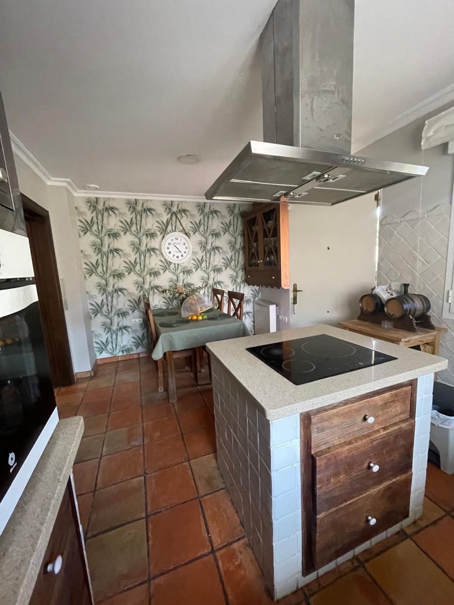 4 soveværelse Villa til salg i Algeciras med swimmingpool garage - € 520.000 (Ref: 9625555)