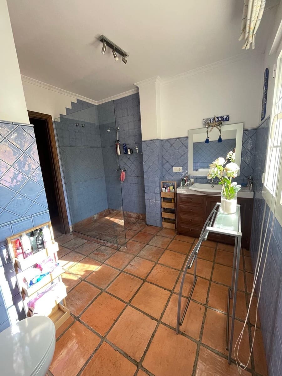 4 soveværelse Villa til salg i Algeciras med swimmingpool garage - € 520.000 (Ref: 9625555)