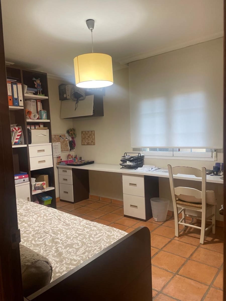 4 soveværelse Villa til salg i Algeciras med swimmingpool garage - € 520.000 (Ref: 9625555)