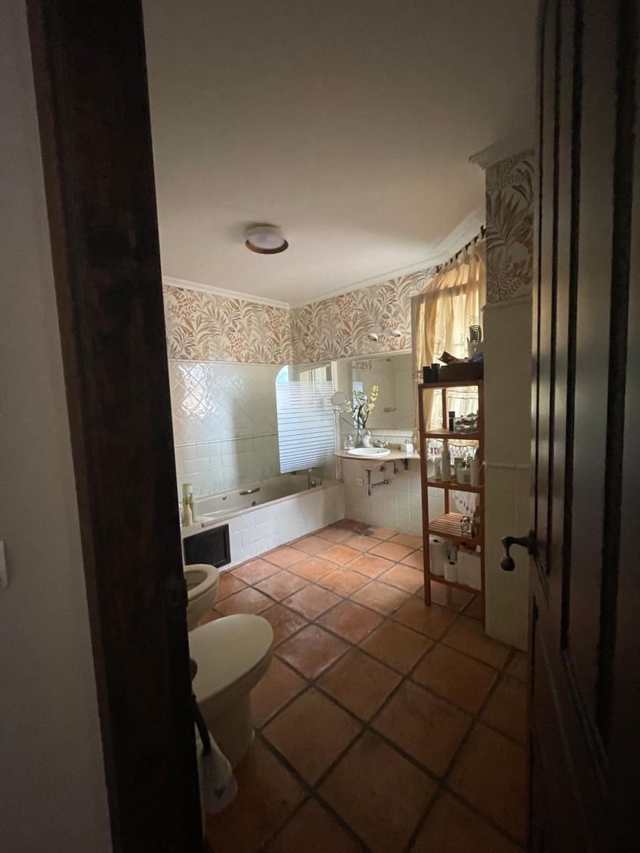 4 soveværelse Villa til salg i Algeciras med swimmingpool garage - € 520.000 (Ref: 9625555)