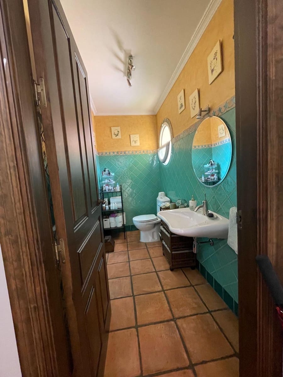 4 soveværelse Villa til salg i Algeciras med swimmingpool garage - € 520.000 (Ref: 9625555)