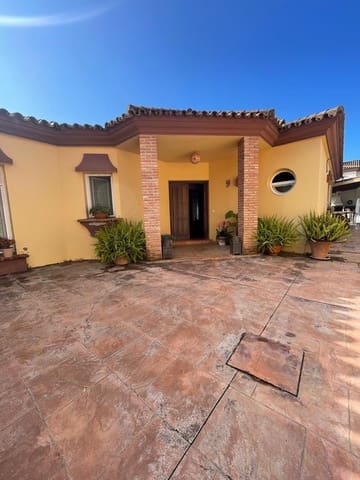 4 soveværelse Villa til salg i Algeciras med swimmingpool garage - € 520.000 (Ref: 9625555)