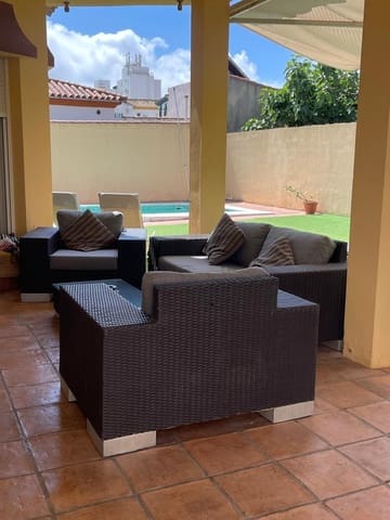 4 soveværelse Villa til salg i Algeciras med swimmingpool garage - € 520.000 (Ref: 9625555)