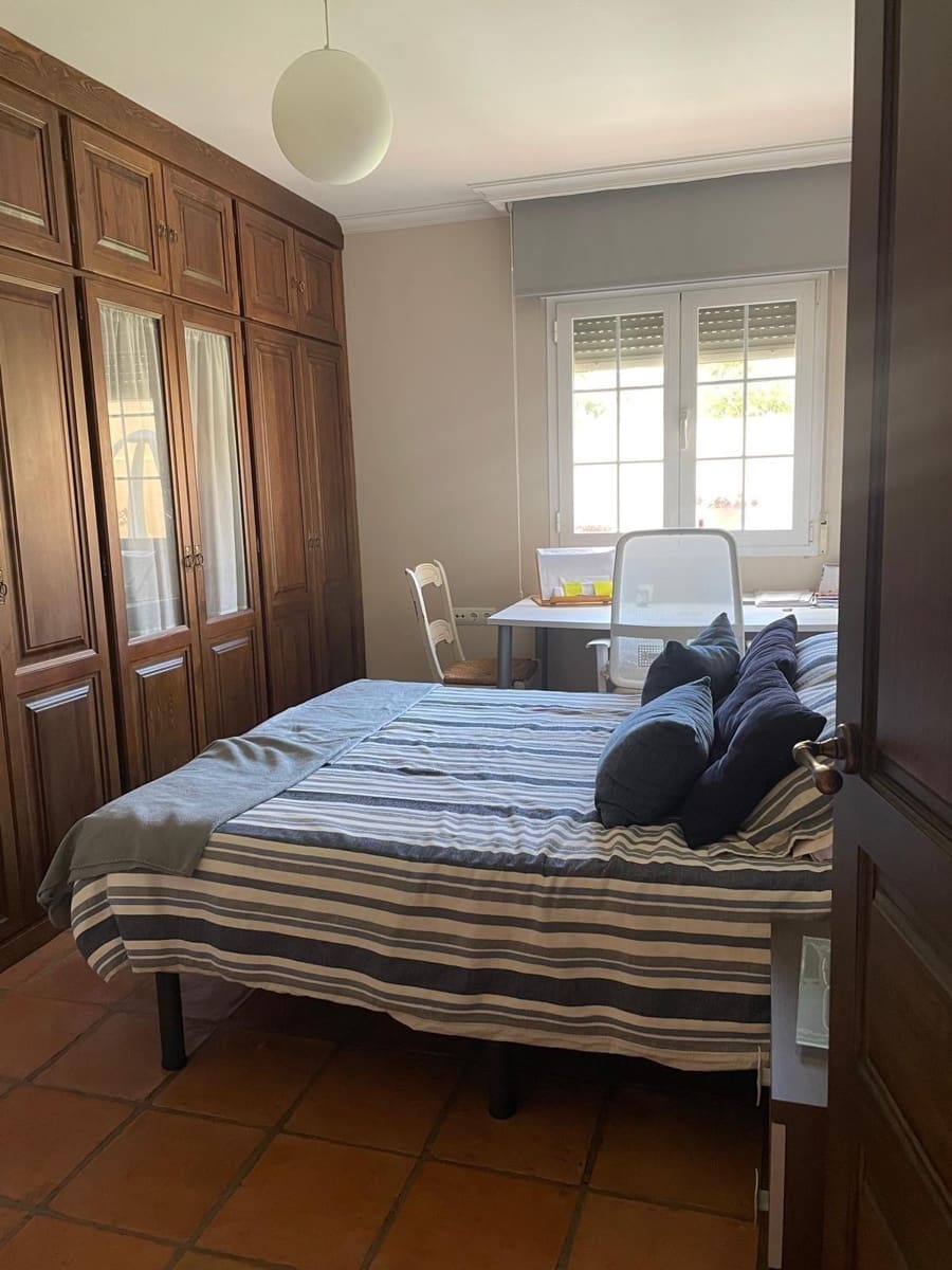 4 soveværelse Villa til salg i Algeciras med swimmingpool garage - € 520.000 (Ref: 9625555)