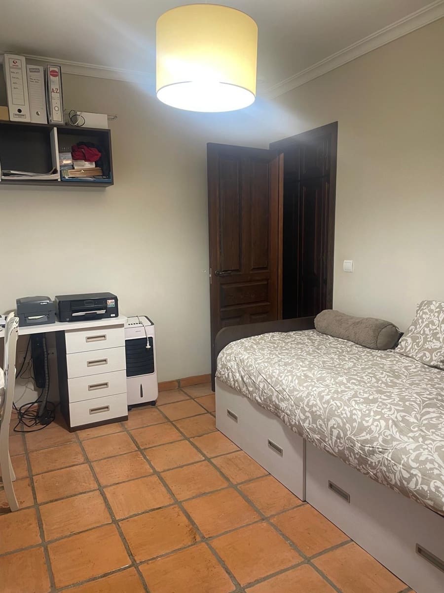 4 soveværelse Villa til salg i Algeciras med swimmingpool garage - € 520.000 (Ref: 9625555)